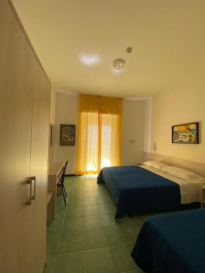 Hotel Plaza Con Piscina Cattolica