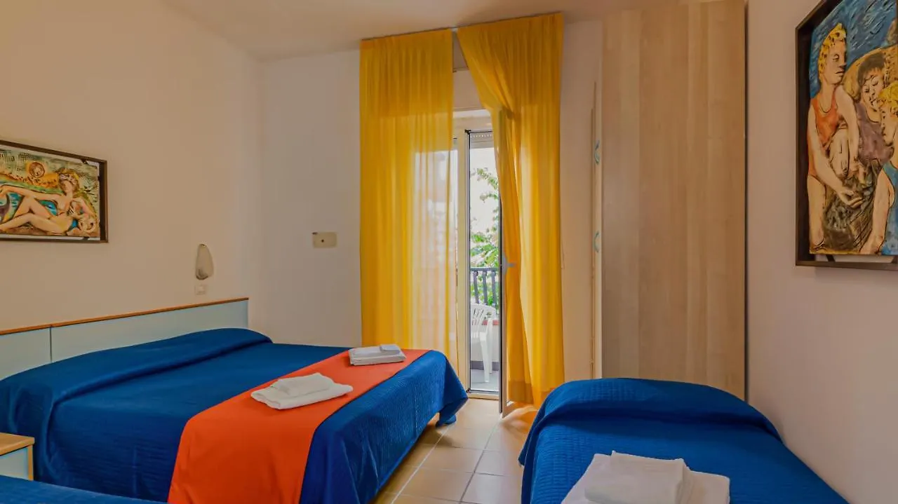 Hotel Plaza Con Piscina Cattolica