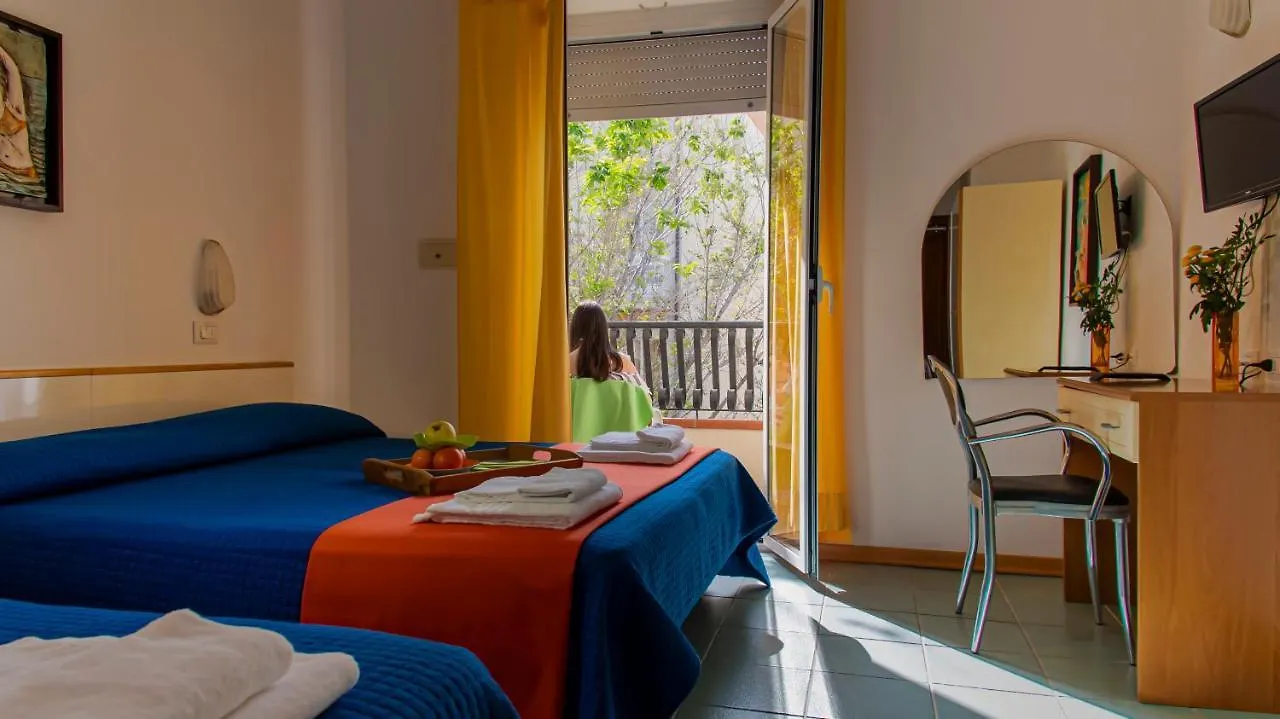 Hotel Plaza Con Piscina Cattolica